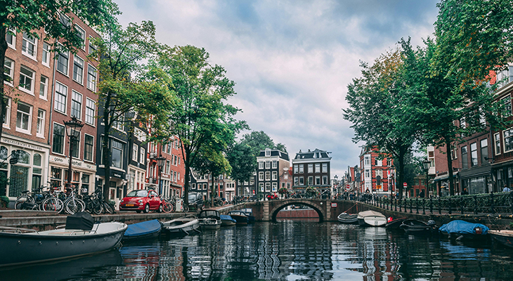 Amsterdam in December guide—canal reflections, festive lights, winter cityscape