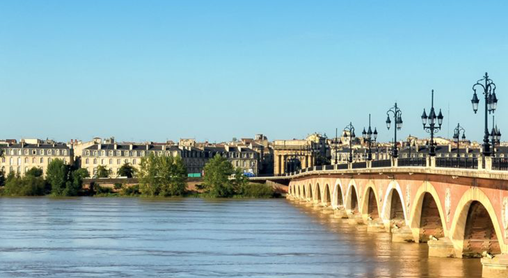 Bordeaux riverfront and wine museum - Cité du Vin