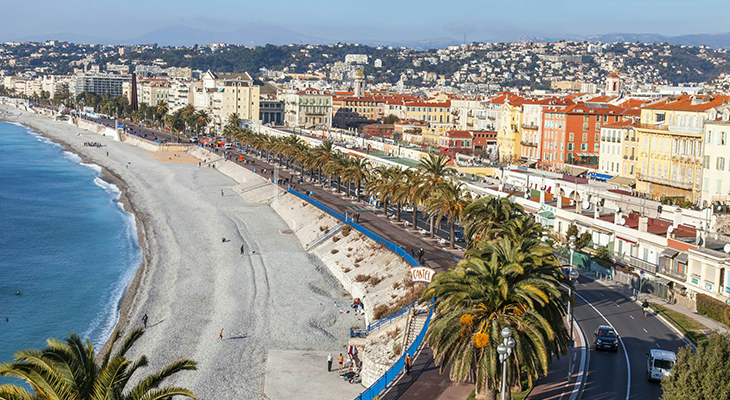 Promenade des Anglais in spring—shoulder season sweet spot and the best time to visit Nice for fewer crowds