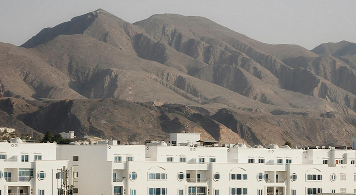 Best time to visit Oman—misty green hills of Salalah during Khareef season