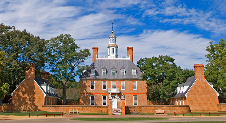 Best places to visit for Thanksgiving – Colonial Williamsburg historic buildings and decorations