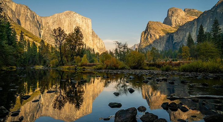 Best places to visit for Thanksgiving – Yosemite National Park fall foliage and granite cliffs